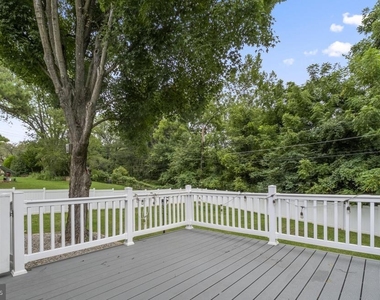 102 Greenmeadow Drive - Photo Thumbnail 2