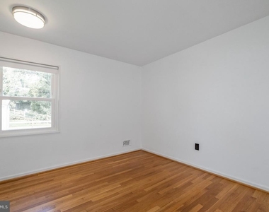 102 Greenmeadow Drive - Photo Thumbnail 17
