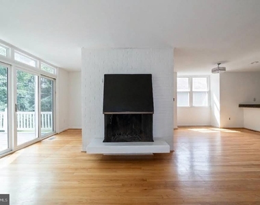102 Greenmeadow Drive - Photo Thumbnail 8