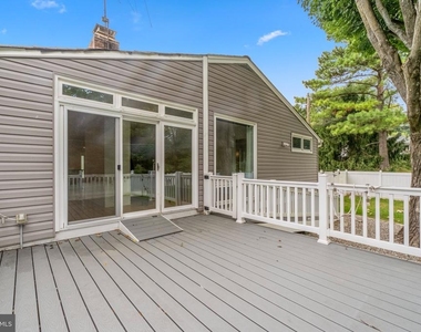 102 Greenmeadow Drive - Photo Thumbnail 3