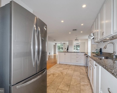 102 Greenmeadow Drive - Photo Thumbnail 6