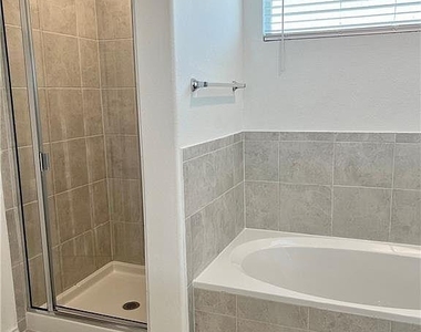 290 Silver Glen Dr - Photo Thumbnail 10