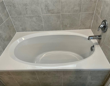 290 Silver Glen Dr - Photo Thumbnail 8