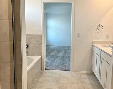 290 Silver Glen Dr - Photo Thumbnail 19
