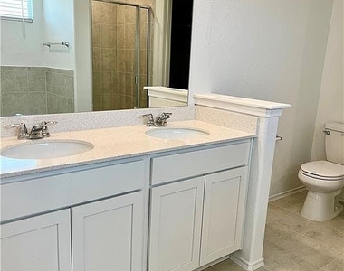 290 Silver Glen Dr - Photo Thumbnail 16
