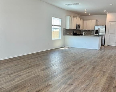 290 Silver Glen Dr - Photo Thumbnail 21