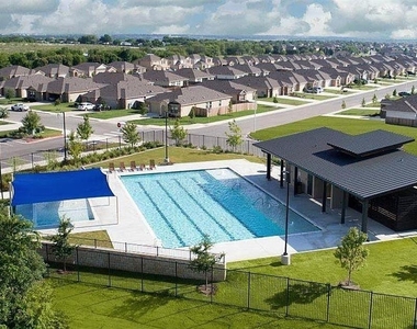 290 Silver Glen Dr - Photo Thumbnail 26