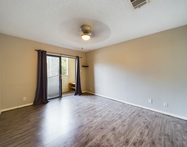 2510 San Gabriel St - Photo Thumbnail 3