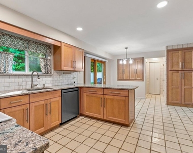 4631 Hawksbury Road - Photo Thumbnail 8