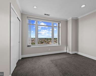 100 Harborview Drive - Photo Thumbnail 12