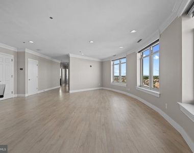 100 Harborview Drive - Photo Thumbnail 4