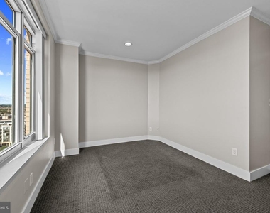 100 Harborview Drive - Photo Thumbnail 15