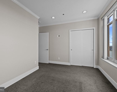 100 Harborview Drive - Photo Thumbnail 14