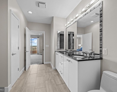 100 Harborview Drive - Photo Thumbnail 23