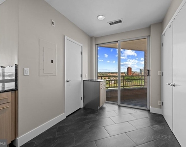 100 Harborview Drive - Photo Thumbnail 10