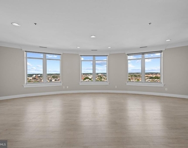 100 Harborview Drive - Photo Thumbnail 2