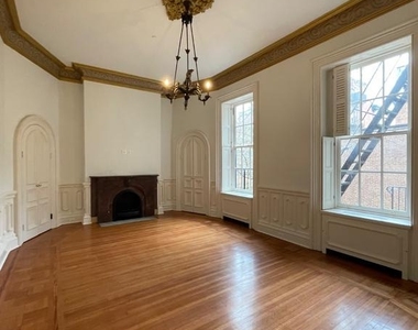 18 E Mt Vernon Place - Photo Thumbnail 7