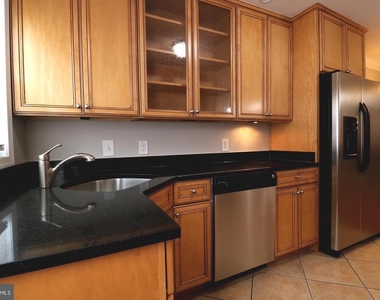 1605 Marshall Street - Photo Thumbnail 9