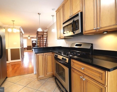 1605 Marshall Street - Photo Thumbnail 11