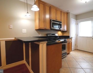 1605 Marshall Street - Photo Thumbnail 7