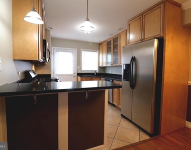 1605 Marshall Street - Photo Thumbnail 8