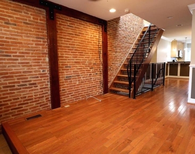 1605 Marshall Street - Photo Thumbnail 2