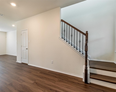 13709 Vigilance St - Photo Thumbnail 2