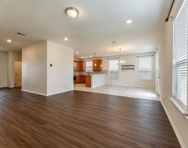 13709 Vigilance St - Photo Thumbnail 4