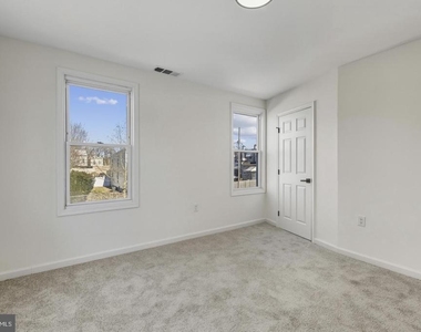 507 Washburn Avenue - Photo Thumbnail 14