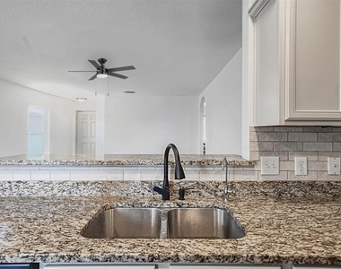 360 Farmer Ln - Photo Thumbnail 7