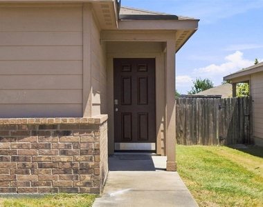 360 Farmer Ln - Photo Thumbnail 2