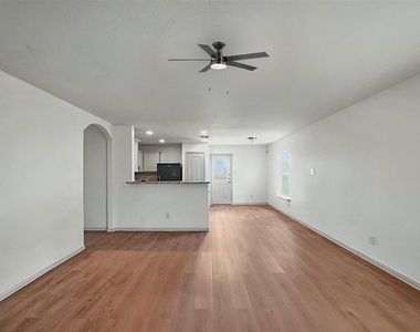 360 Farmer Ln - Photo Thumbnail 4