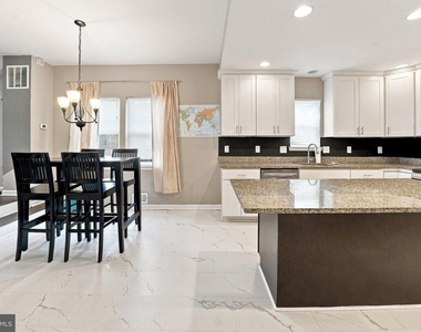 231 N Chester Street - Photo Thumbnail 7