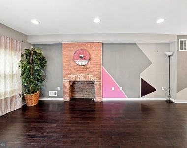 231 N Chester Street - Photo Thumbnail 4