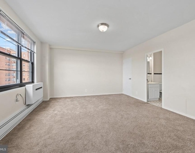 116 W University Parkway - Photo Thumbnail 13