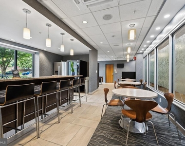 116 W University Parkway - Photo Thumbnail 25