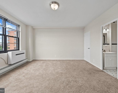 116 W University Parkway - Photo Thumbnail 20