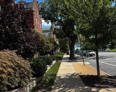 116 W University Parkway - Photo Thumbnail 1