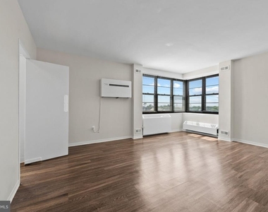 116 W University Parkway - Photo Thumbnail 4