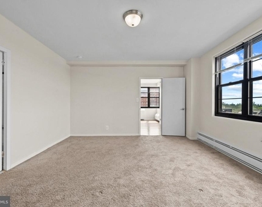 116 W University Parkway - Photo Thumbnail 19