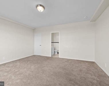 116 W University Parkway - Photo Thumbnail 14