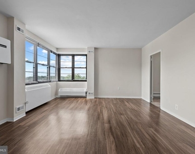 116 W University Parkway - Photo Thumbnail 7