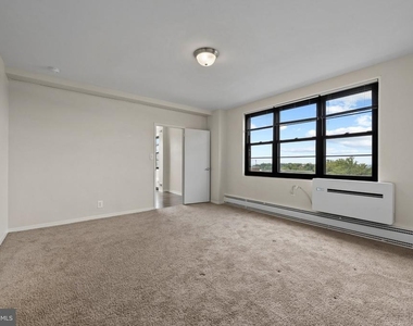 116 W University Parkway - Photo Thumbnail 17