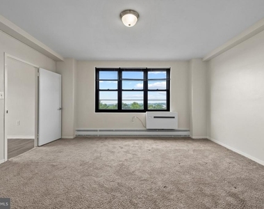 116 W University Parkway - Photo Thumbnail 16
