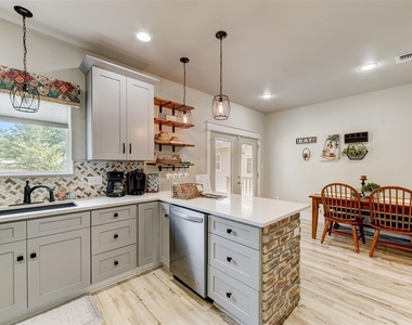 1103 Farm St - Photo Thumbnail 10
