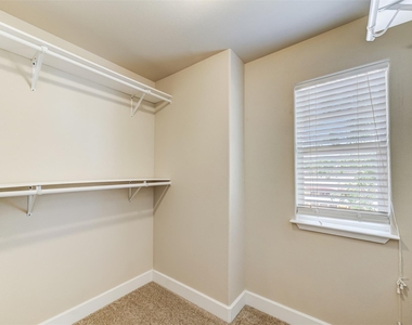 1103 Farm St - Photo Thumbnail 21