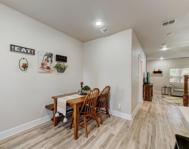 1103 Farm St - Photo Thumbnail 8