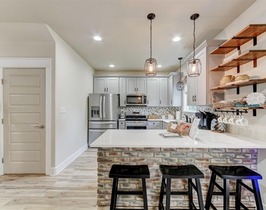1103 Farm St - Photo Thumbnail 13