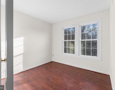 2126 Commissary Circle - Photo Thumbnail 24