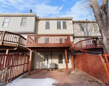 2126 Commissary Circle - Photo Thumbnail 16